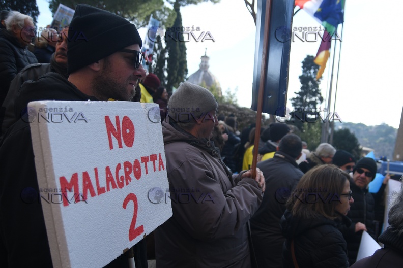 Manifestazione no "Malagrotta 2"