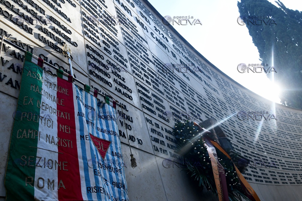 Vicesindaco Bergamo depone corona presso Muro del Deportato 