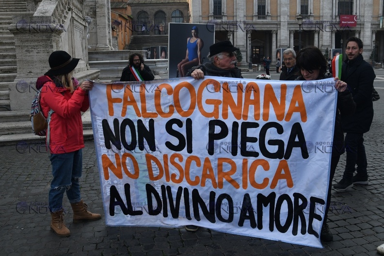 2019-12-06 Campidoglio- protesta abitanti falcognana022.jpg
