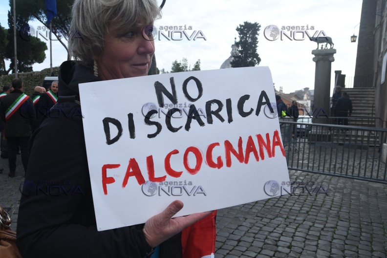 2019-12-06 Campidoglio- protesta abitanti falcognana021.jpg