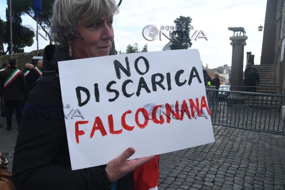 No discarica a Falcognana, protesta in campidoglio