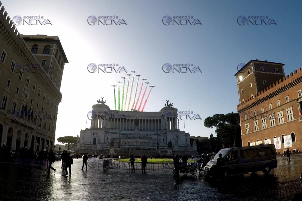 Frecce tricolori su Piazza Venezia