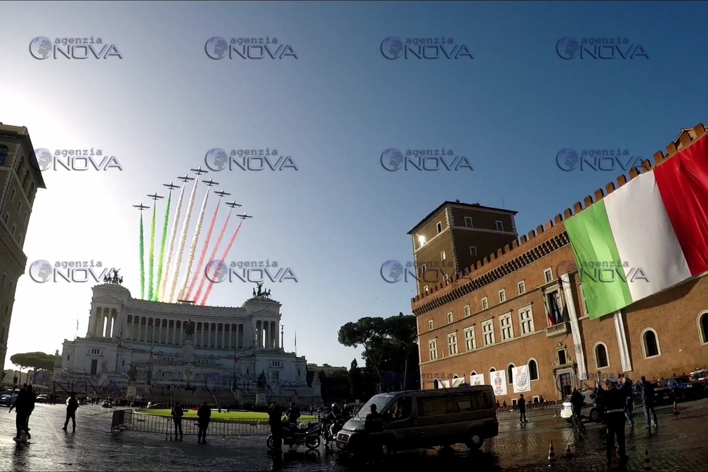 Frecce tricolori su Piazza Venezia