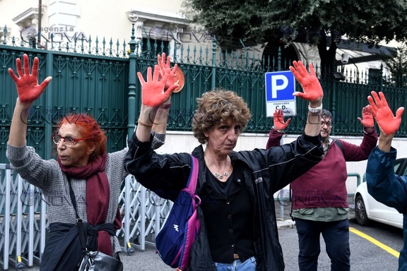 Proteste davanti ambasciata turca