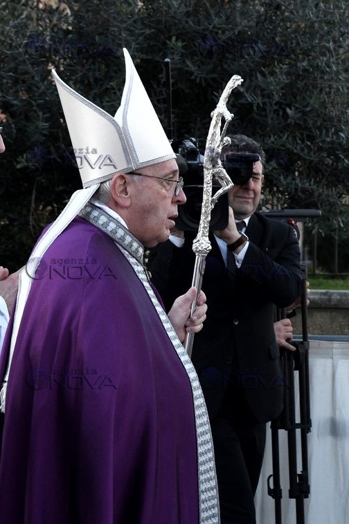 Papa Francesco in processione all'Aventino