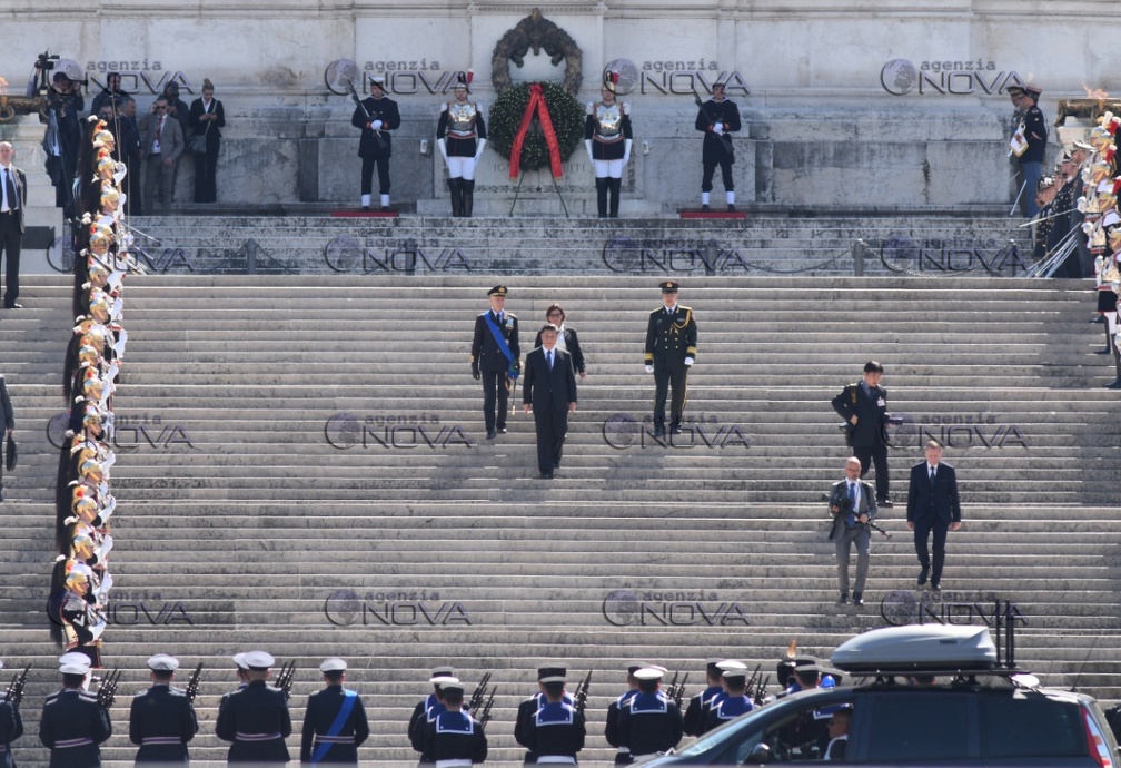 Xi Jinping  all'Altare della Patria