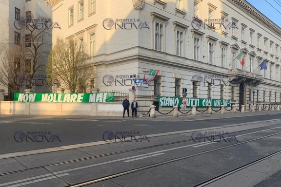 Coronavirus, solidarietà dagli ultras del Rapid Vienna