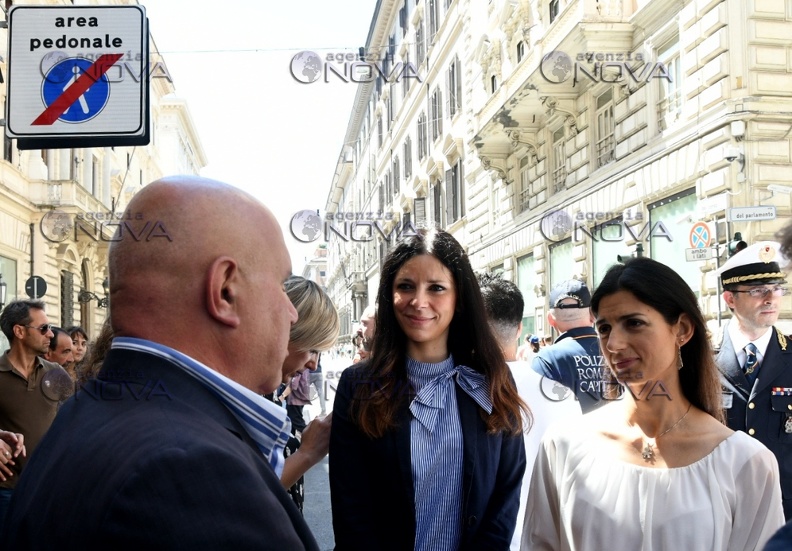 Via del Corso pedonaleVirginia Raggi sindaco di Roma e Linda Meleo assessore alla mobilità inaugurano il tratto pedonale di via del Corso