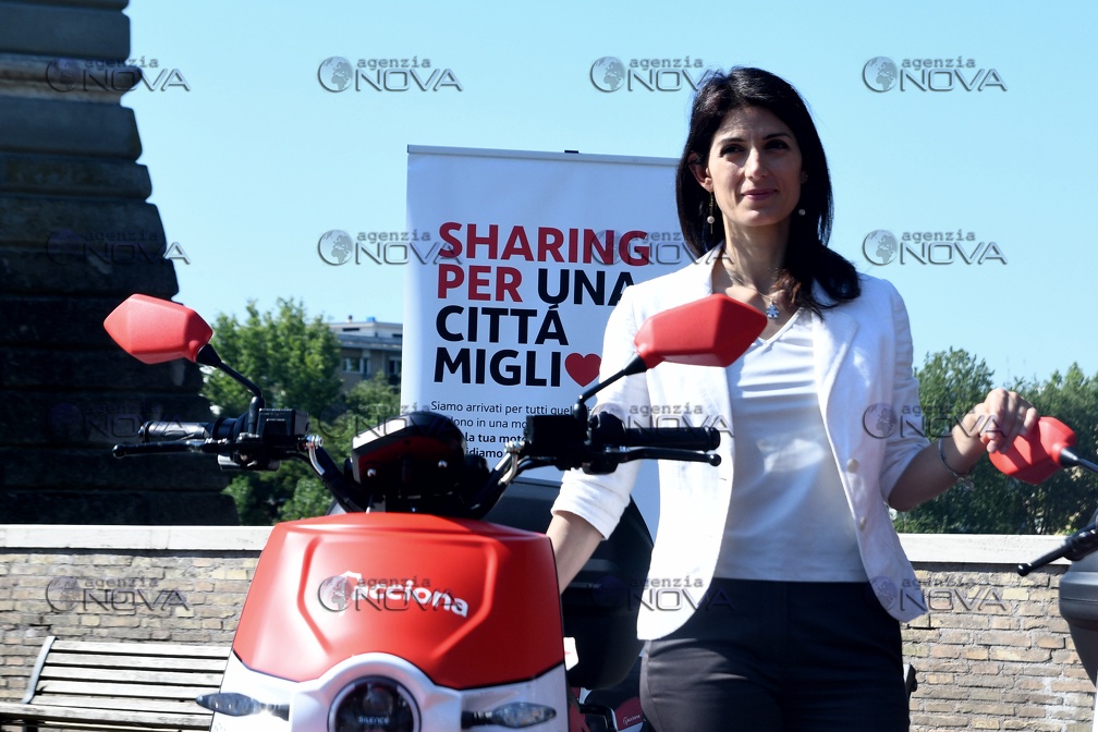 Roma, presentati scooter elettrici