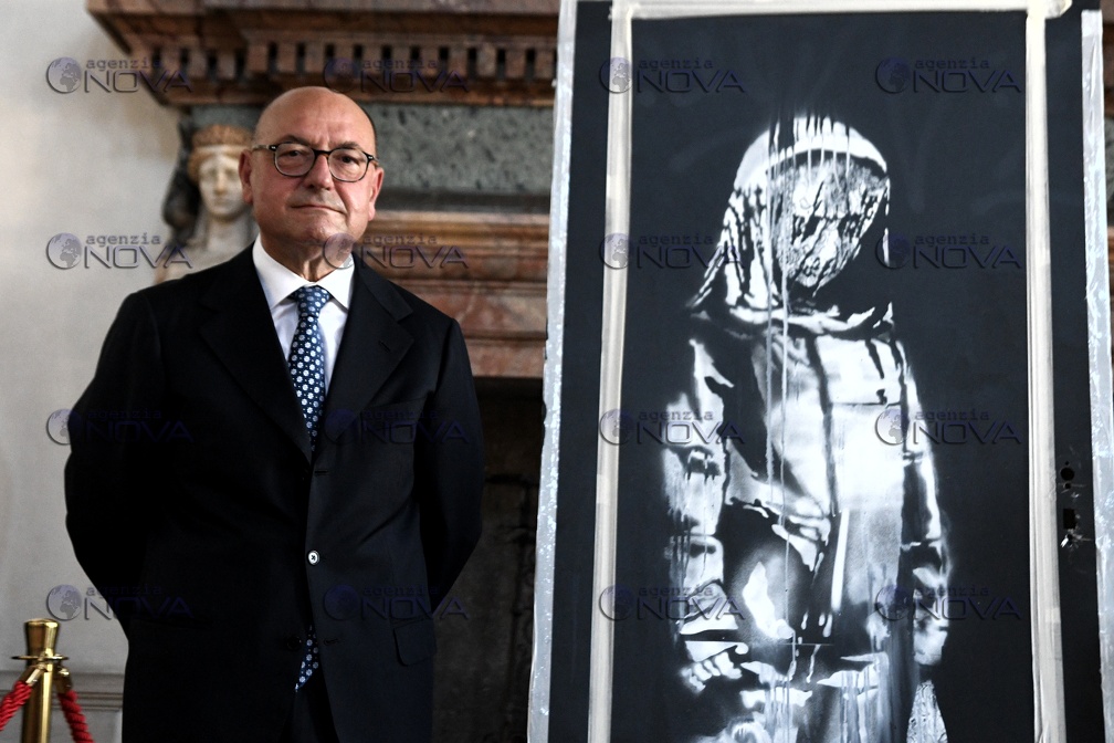  Riconsegnato alla Francia il murale di Banksy, omaggio alle vittime del Bataclan