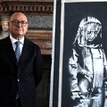  Riconsegnato alla Francia il murale di Banksy, omaggio alle vittime del Bataclan