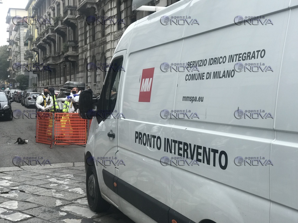 Milano: rapinata filiale banca, malviventi in fuga - foto 2
