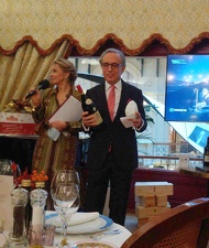 Ambasciatore Pasquale Terracciano alla sagra del tartufo di Alba a Mosca