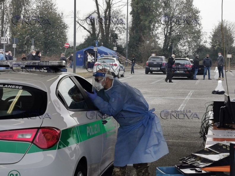 Covid: a Milano entrato in funzione il nuovo drive through al Parco Trenno - Foto 3