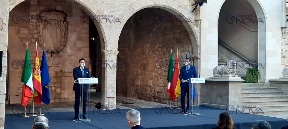Il presidente del Consiglio Giuseppe Conte e il premier spagnolo Pedro Sanchez