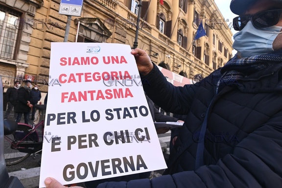 Roma, protesta dei lavoratori bus turistici