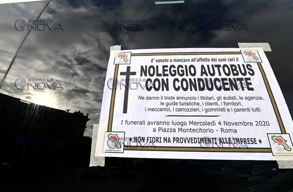 Roma, protesta dei lavoratori bus turistici