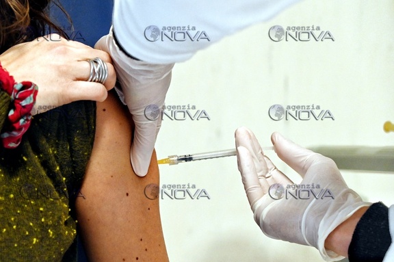 Spallanzani, primi richiami del vaccino anti covid