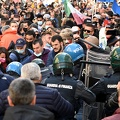 Roma , tafferugli durante la manifestazione contro le chiusure covid