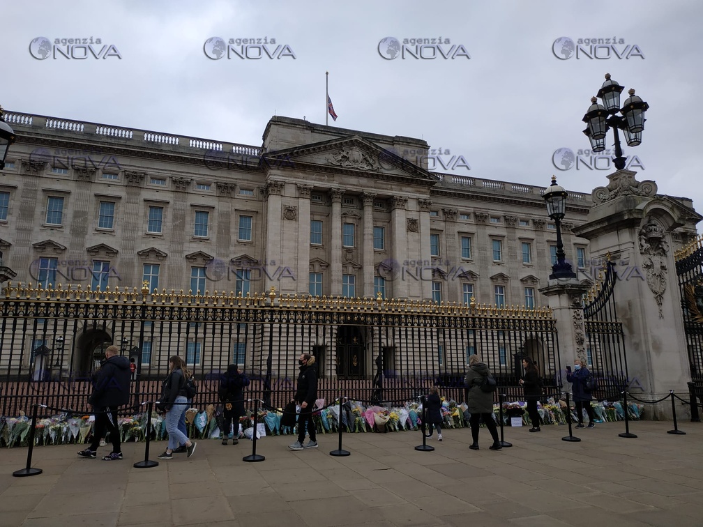 Fiori per il principe Filippo a Buckingham Palace 