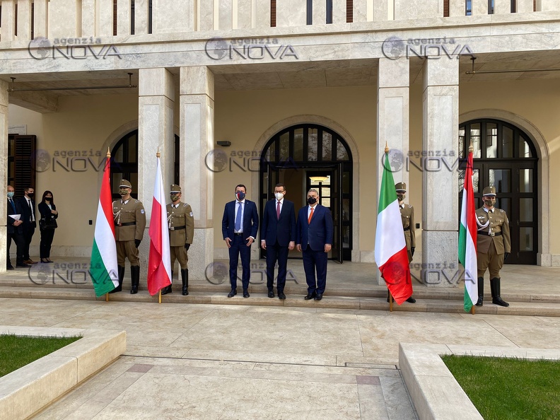 Il leader della Lega, Matteo Salvini con i premier di Ungheria e Polonia, Viktor Orban e Mateusz Morawiecki 2.jpg