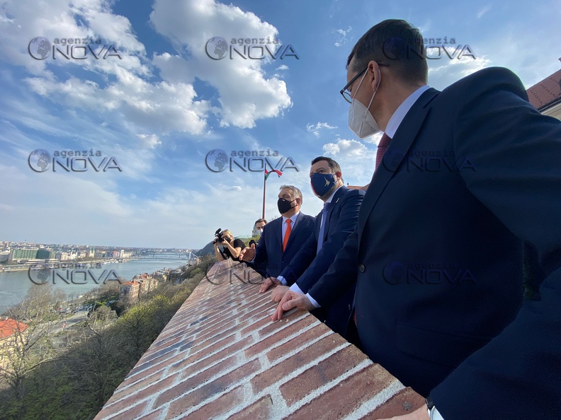 Il leader della Lega, Matteo Salvini con i premier di Ungheria e Polonia, Viktor Orban e Mateusz Morawiecki 3.jpg