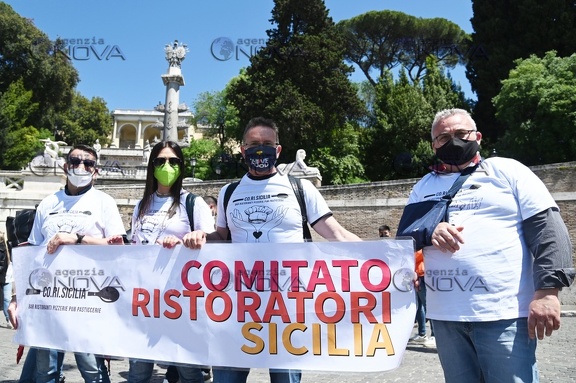 Roma, ristoratori e autonomi contro il coprifuoco