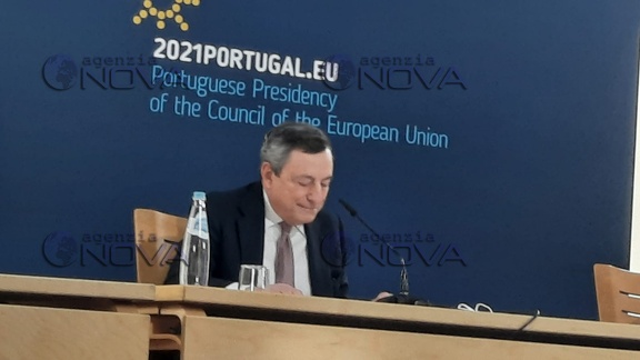 Draghi -conferenza stampa al vertice di Oporto 4