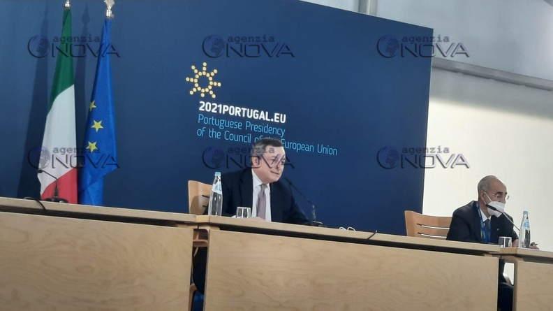 Draghi -conferenza stampa al vertice di Oporto 7