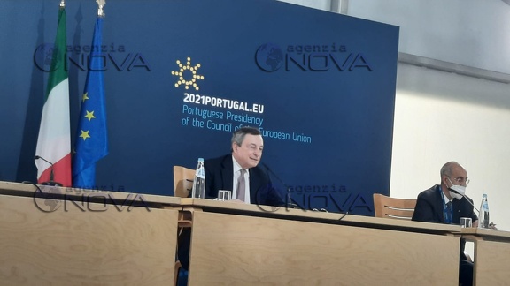 Draghi -conferenza stampa al vertice di Oporto 7
