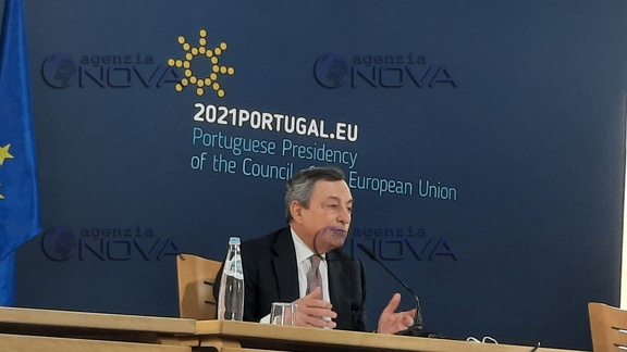 Draghi -conferenza stampa al vertice di Oporto 8