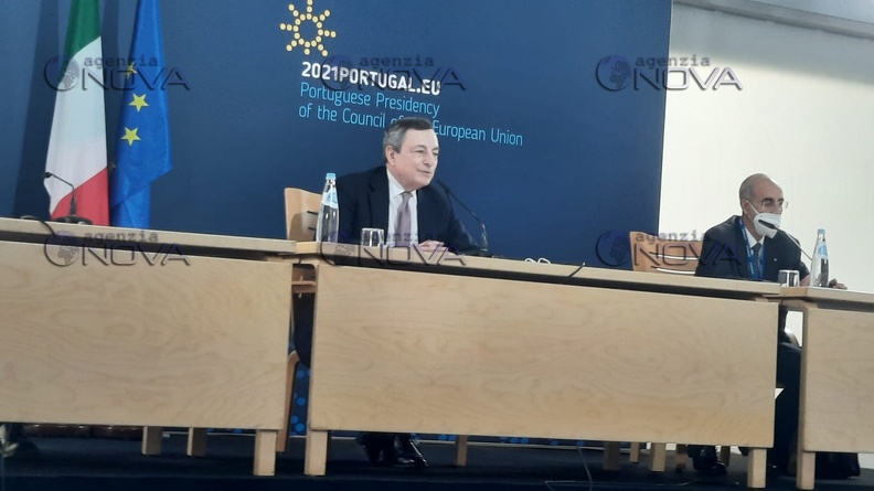 Draghi -conferenza stampa al vertice di Oporto 9