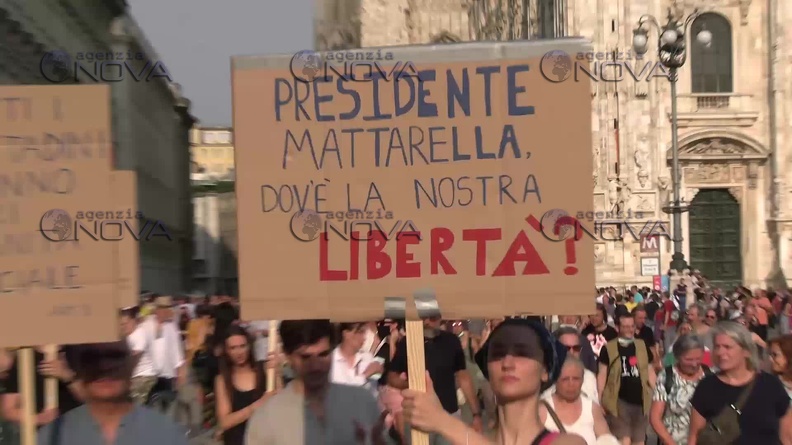 Manifestazione "No green pass" a Milano