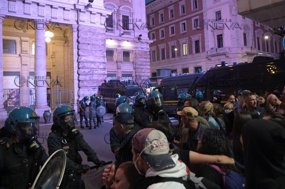 Roma, manifestazione contro il green pass