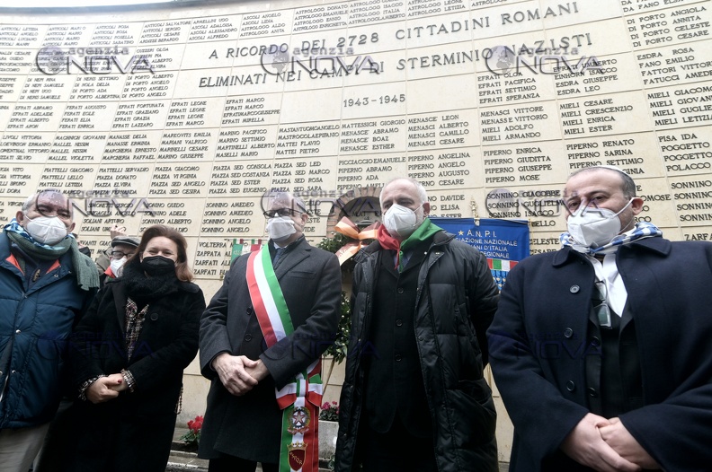 Roma, Gualtieri depone corona al muro del deportato