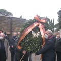 Gualtieri depone corona al Muro del deportato al Verano, -Roma coltiva la memoria