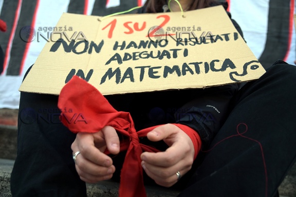 Roma, studenti contro prova scritta all'esame di maturità