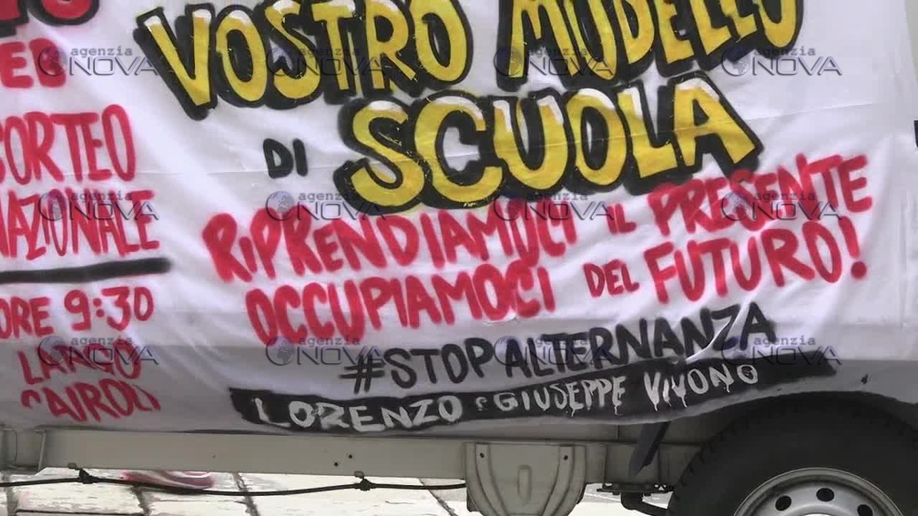 Milano studenti contro maturità e alternanza