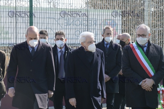 Roma, Mattarella inaugura campo di calcio a Corviale