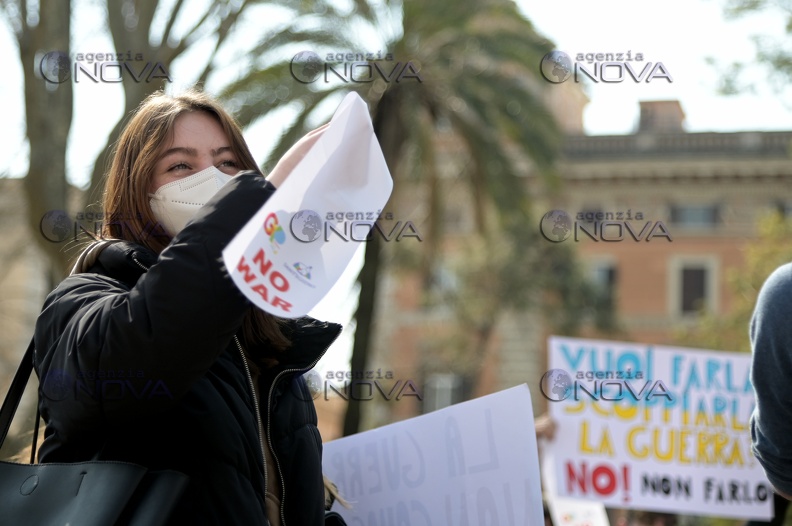 Roma , studenti contro la guerra