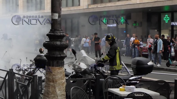 Roma: incendio all'altezza della stazione Termini