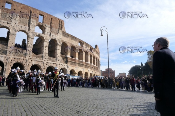 Italia-Regno Unito: banda della Royal Navy "improvvisa" per le strade di Roma