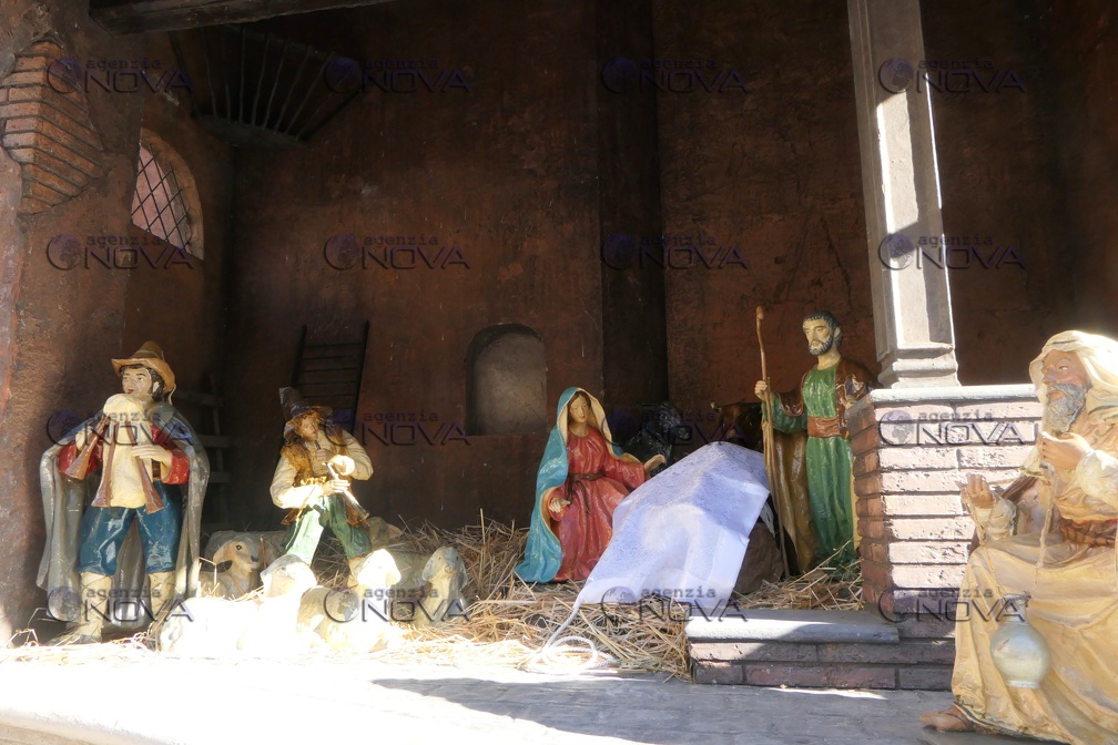 Natale: Gualtieri inaugura presepe Pinelliano in Piazza di Spagna a Roma, "simbolo solidarietà" - foto 4