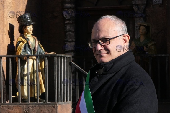 Natale: Gualtieri inaugura presepe Pinelliano in Piazza di Spagna a Roma, "simbolo solidarietà" - foto 3 
