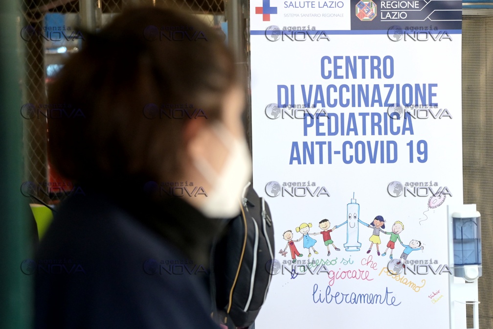 Roma, il Generale figliuolo visita centro vaccinale pediatrico